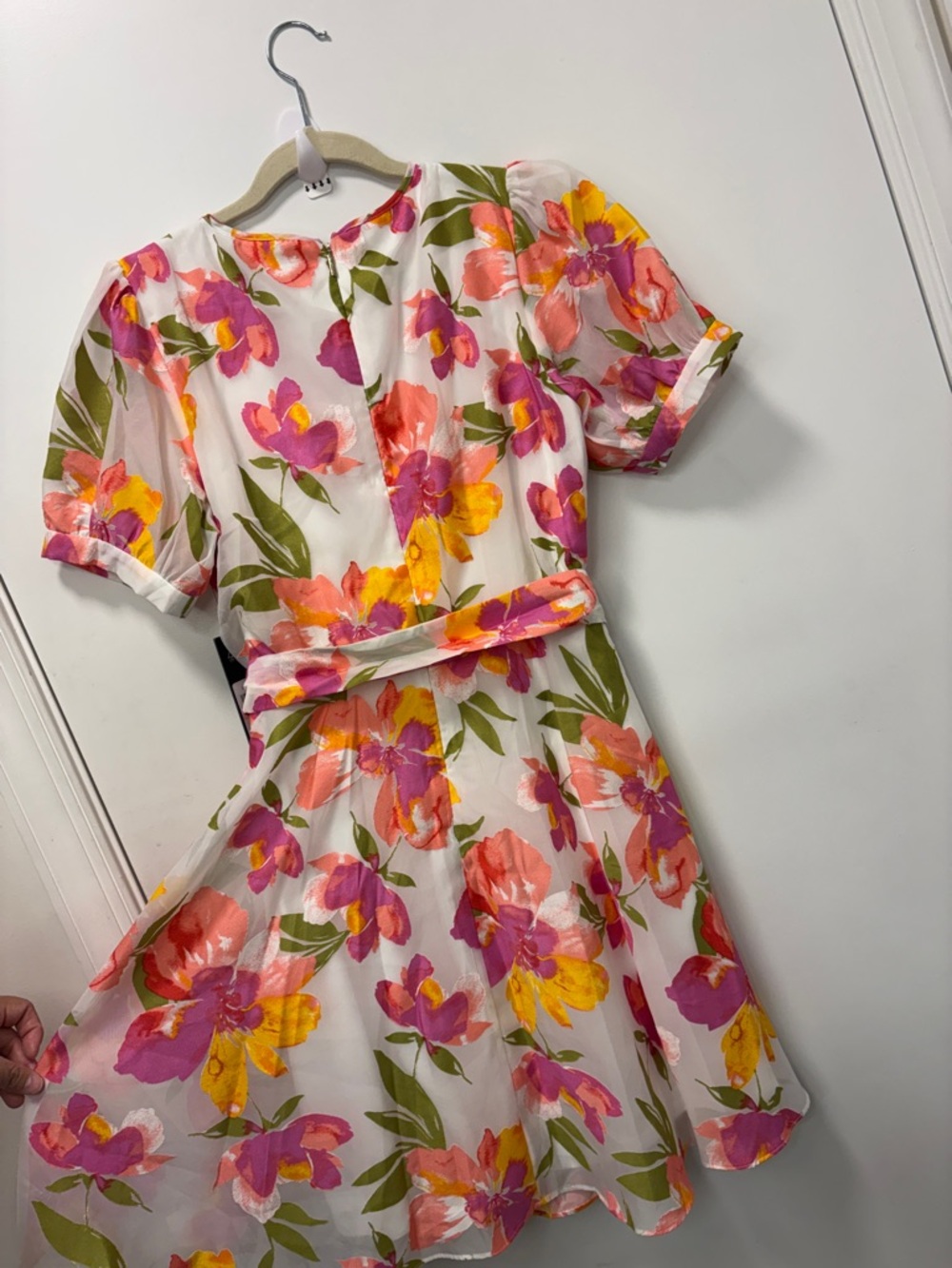 KARL LAGERFELD FLORAL PINK YELLOW GREEN SHORT SLEEVE DRESS! - Picture 5 of 6